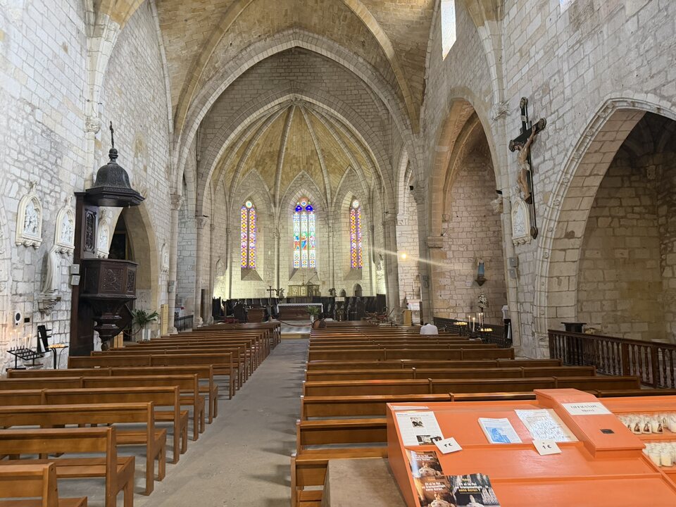 Nave of Église Saint-Dominique in Monpazier viewed east towards the choir